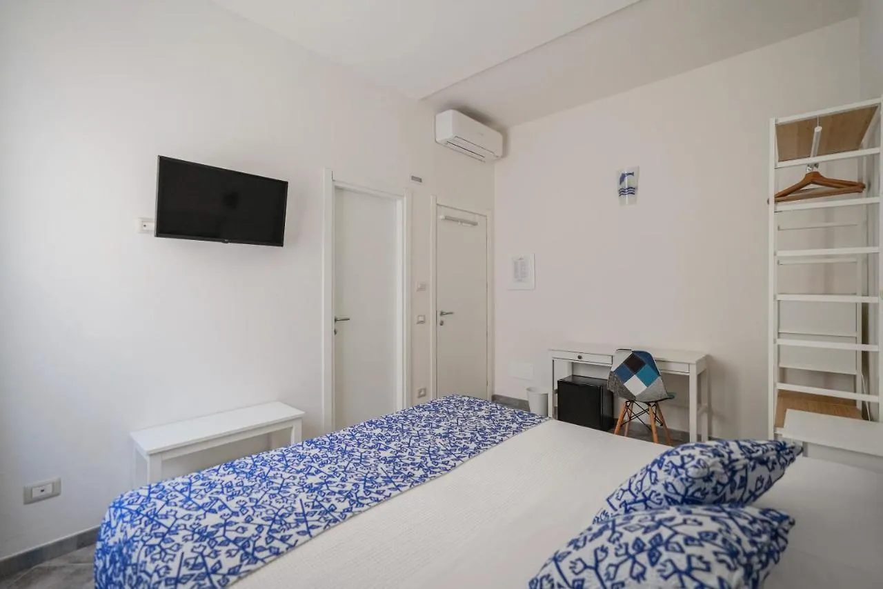 Controvento Bed & Breakfast La Maddalena  Italy